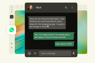 WhatsApp-ikonet i Opera-sidefeltet ved siden av en chat om idémyldring rundt en budsjettapp.